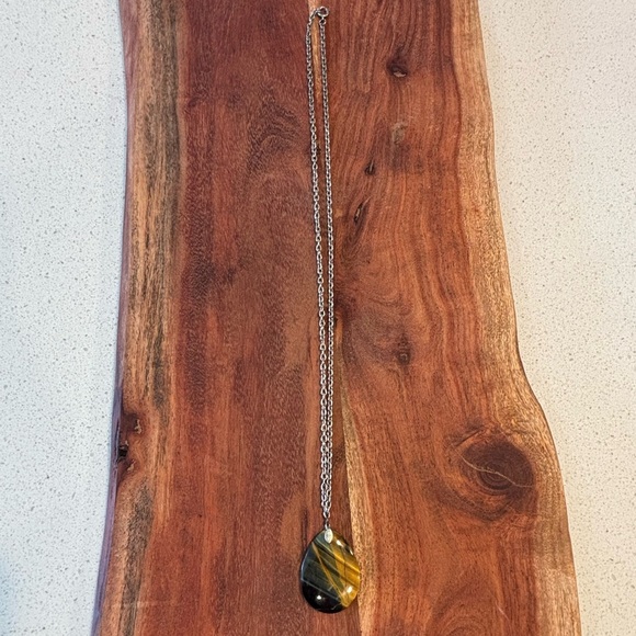 Tiger’s Eye Polished Pendant Necklace Oval Stone on Silver Tone Chain Green Gold - Picture 1 of 6
